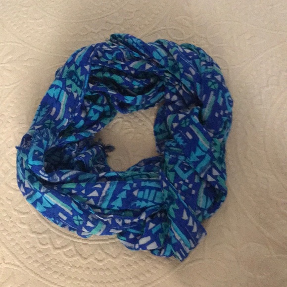 Scarfs - Picture 3 of 8